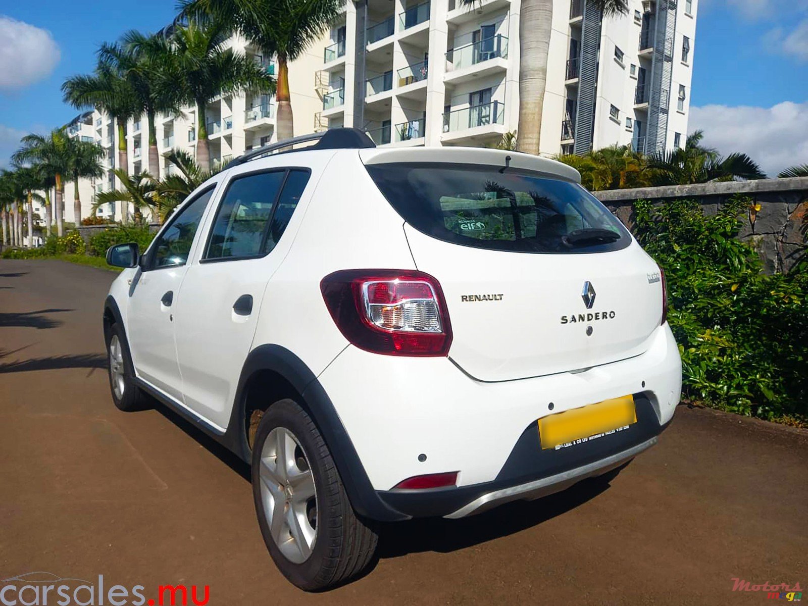 2015' Renault Sandero StepWay 0.9T photo #3