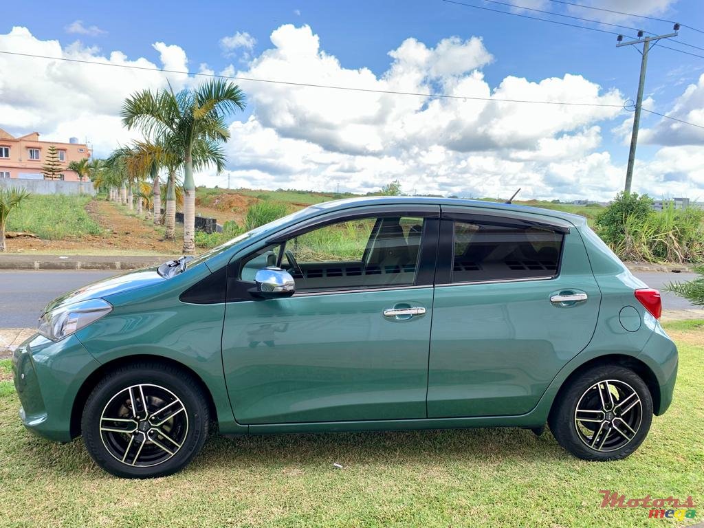 2014' Toyota Vitz photo #1