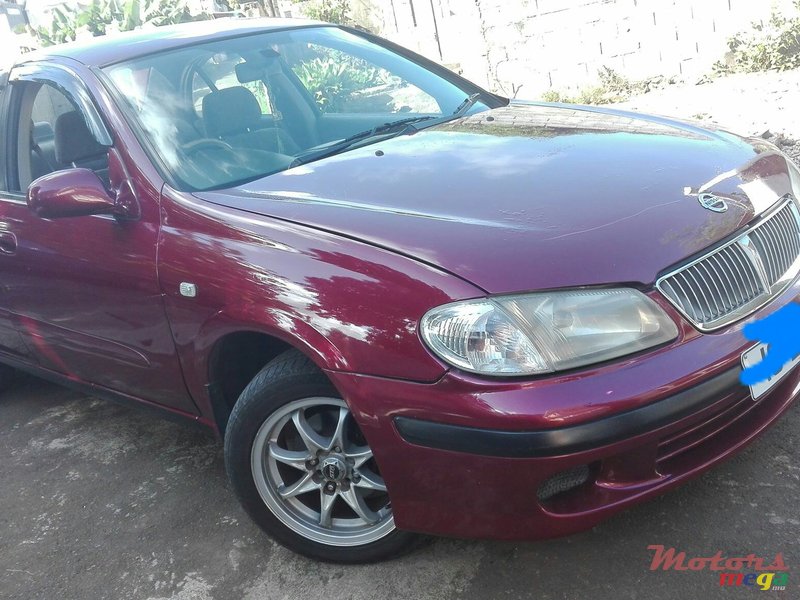 2000' Nissan Sunny photo #1