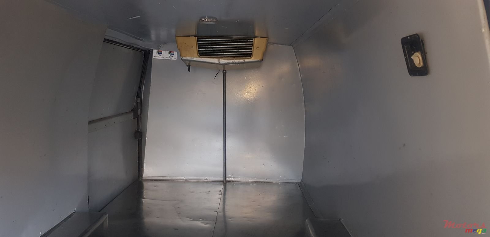 2004' Caravan Nissan Urvan photo #5