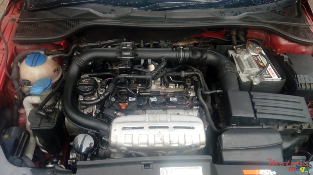 2011' Volkswagen Scirocco photo #2