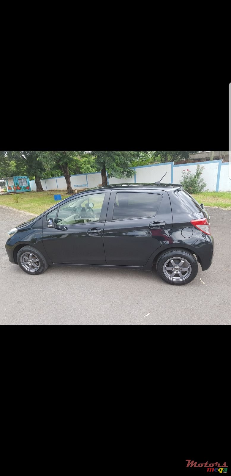 2012' Toyota Vitz photo #3