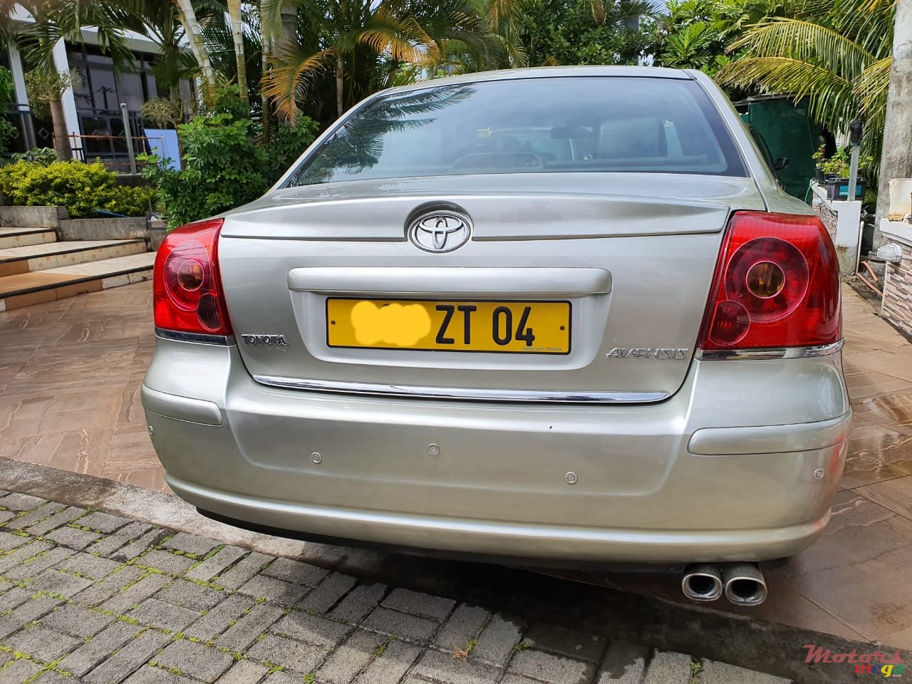 2004' Toyota Avensis photo #3