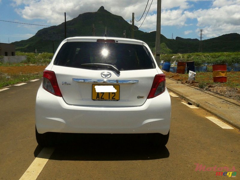 2012' Toyota Vitz photo #5