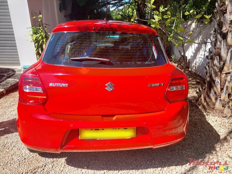 2021' Suzuki Swift GLX photo #2