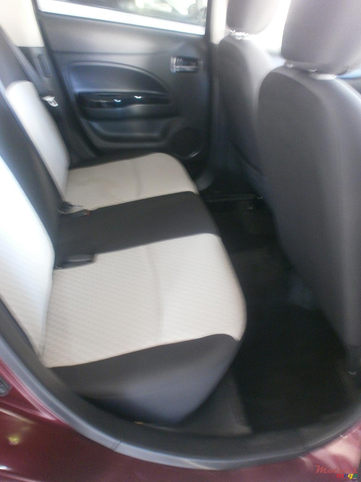 2017' Mitsubishi Mirage photo #3