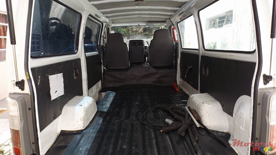 2002' Nissan Caravan photo #6