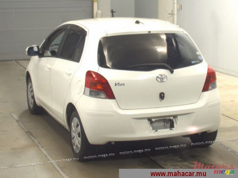 2010' Toyota Vitz 990 cc photo #2