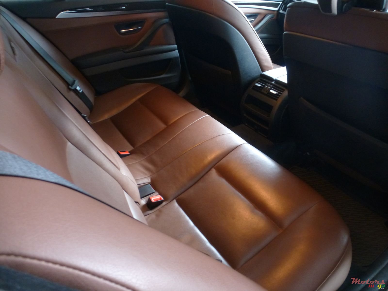 2011' BMW 523 i photo #5
