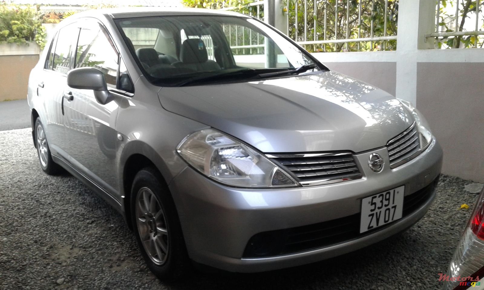 2007' Nissan Tiida photo #1