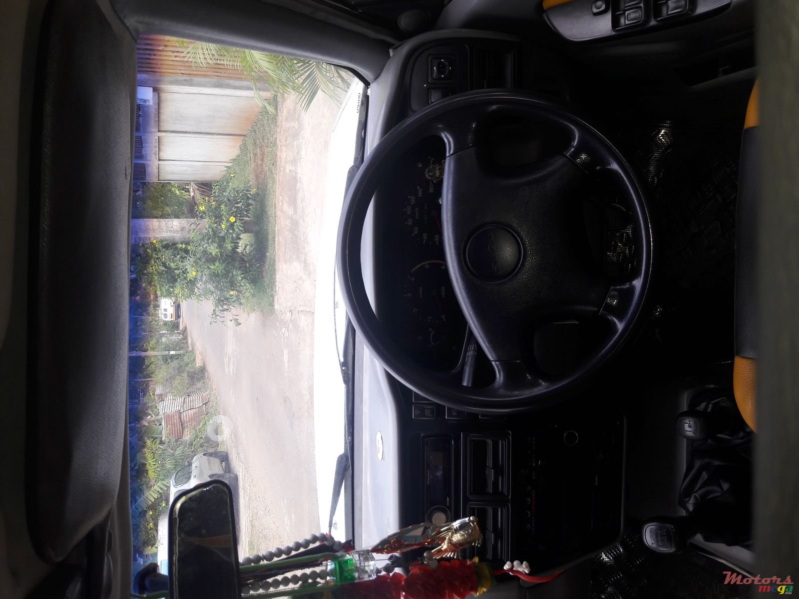 2001' Isuzu photo #3