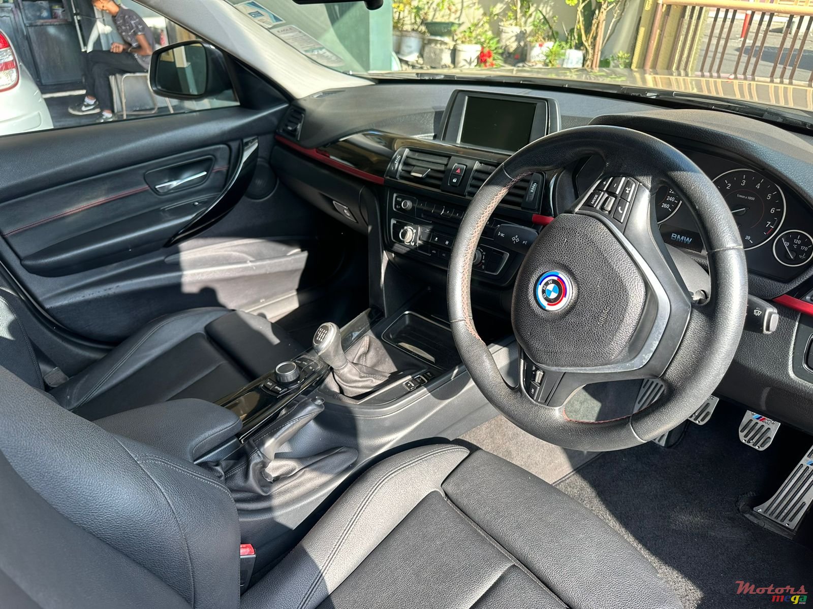 2014' BMW 316 photo #2