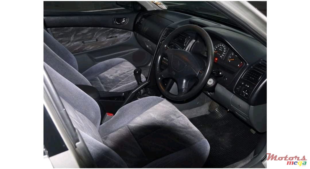 2004' Mitsubishi Galant photo #4