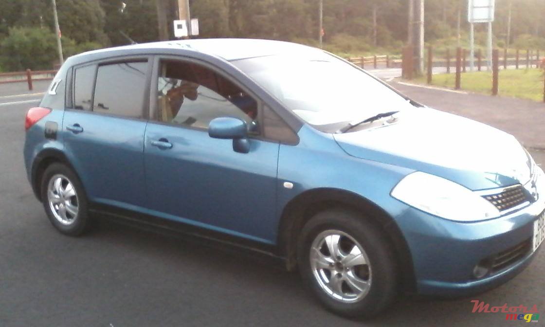 2005' Nissan Tiida photo #1