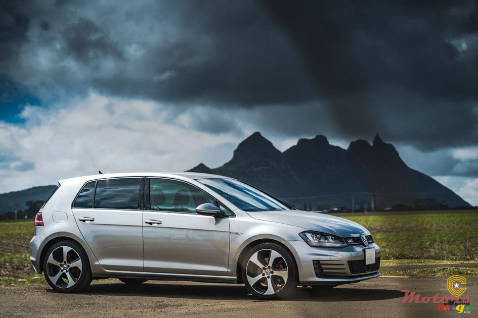 2014' Volkswagen Golf GTI photo #6