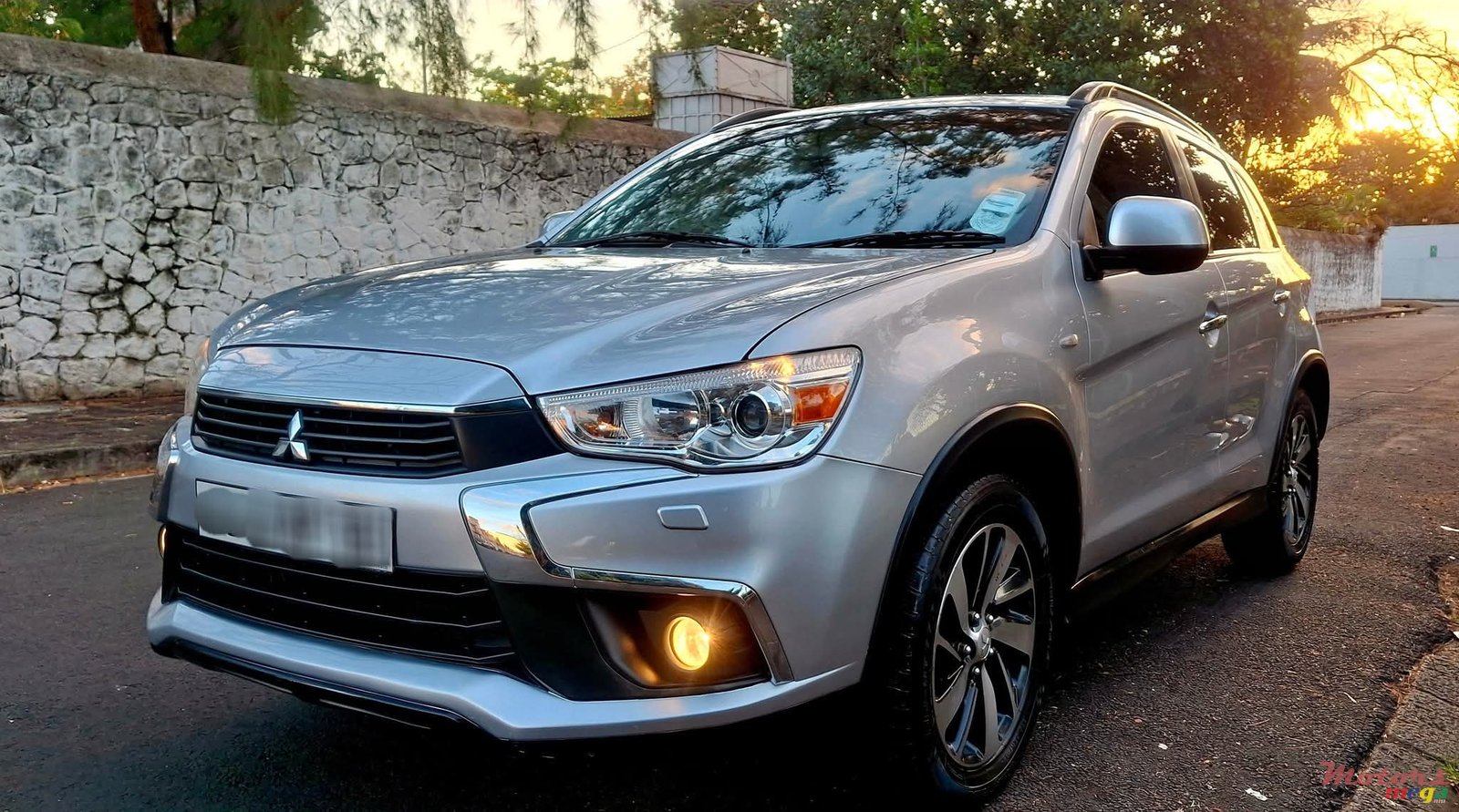 2018' Mitsubishi photo #1