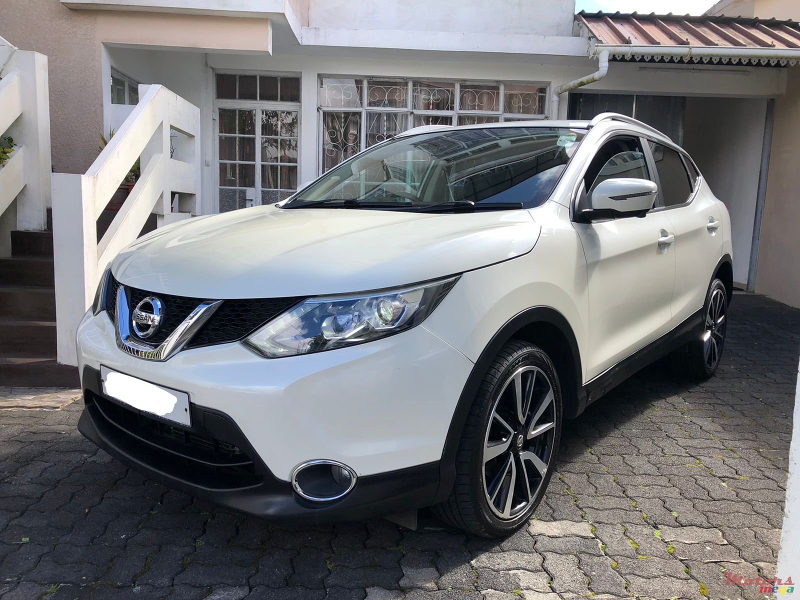 2015' Nissan Qashqai 1.6 Diesel photo #2
