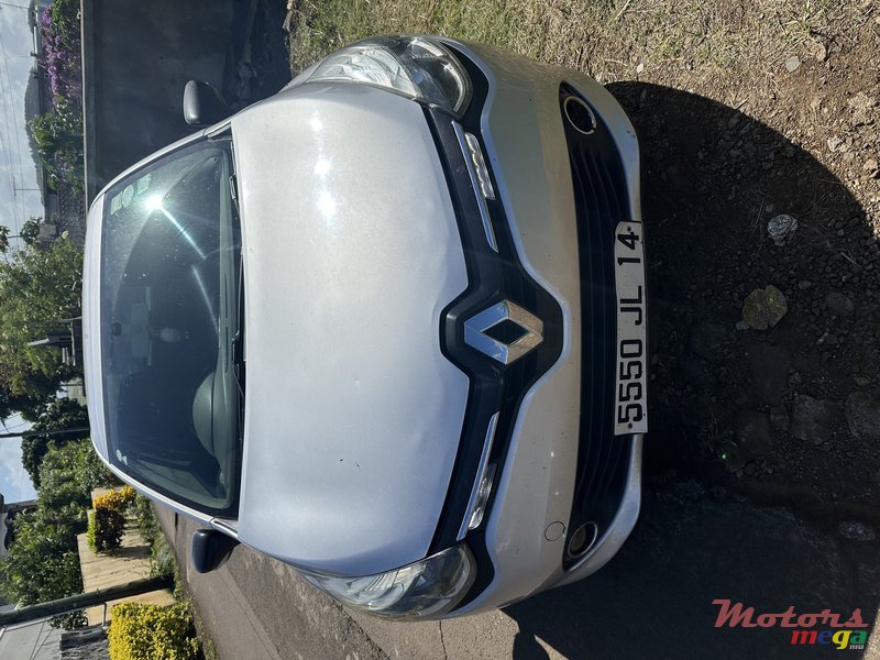 2014' Renault Clio photo #1