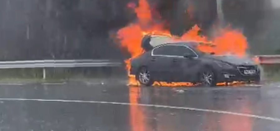À Sodnac : Une voiture prend feu sur l’autoroute ce vendredi