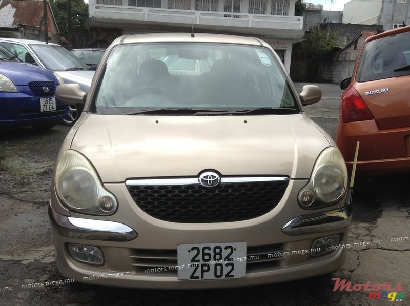 1997' Toyota Duet photo #1