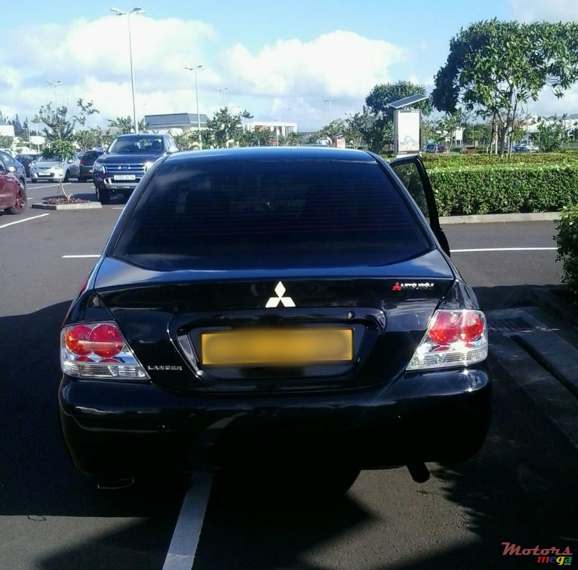 2004' Mitsubishi Lancer photo #2