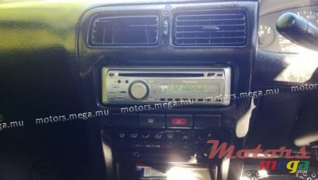 1992' Nissan Sunny photo #2