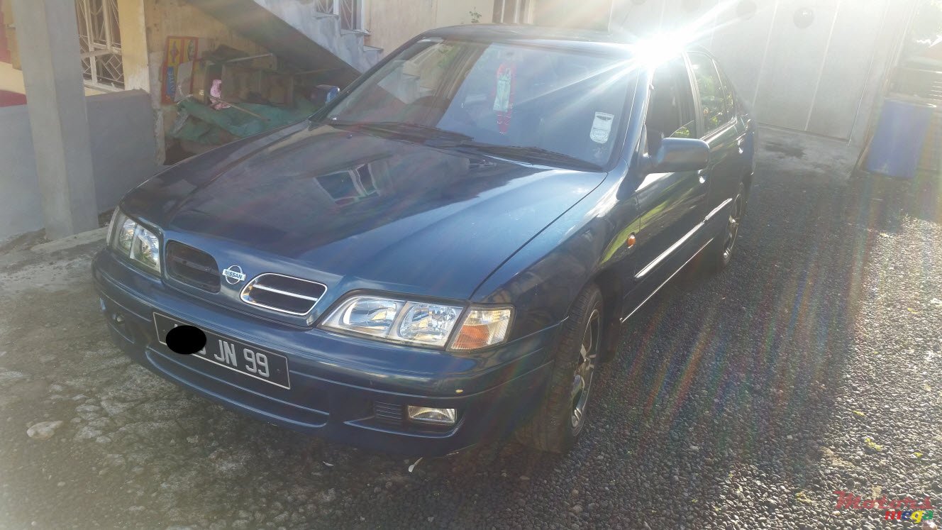1999' Nissan Primera photo #1