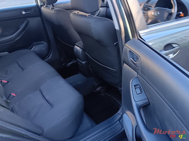 2007' Toyota Avensis photo #3