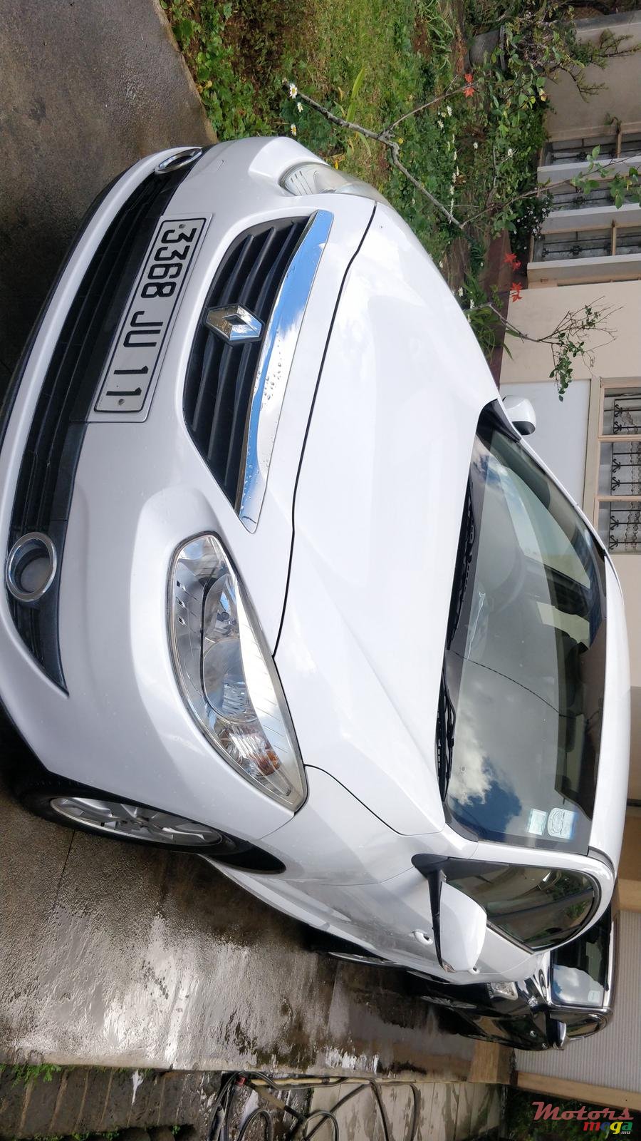 2011' Renault Fluence photo #1