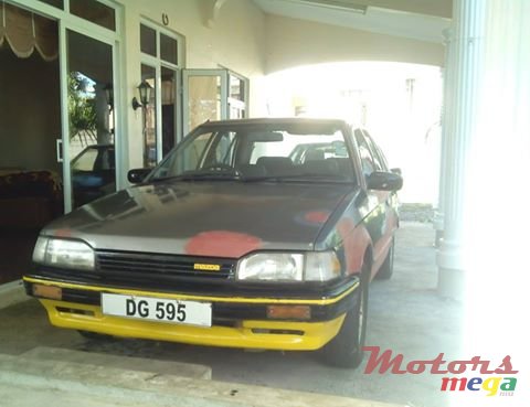 1989' Mazda saloon photo #1