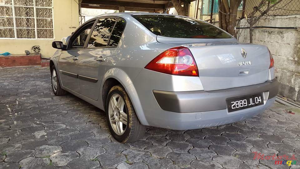 2004' Renault photo #4