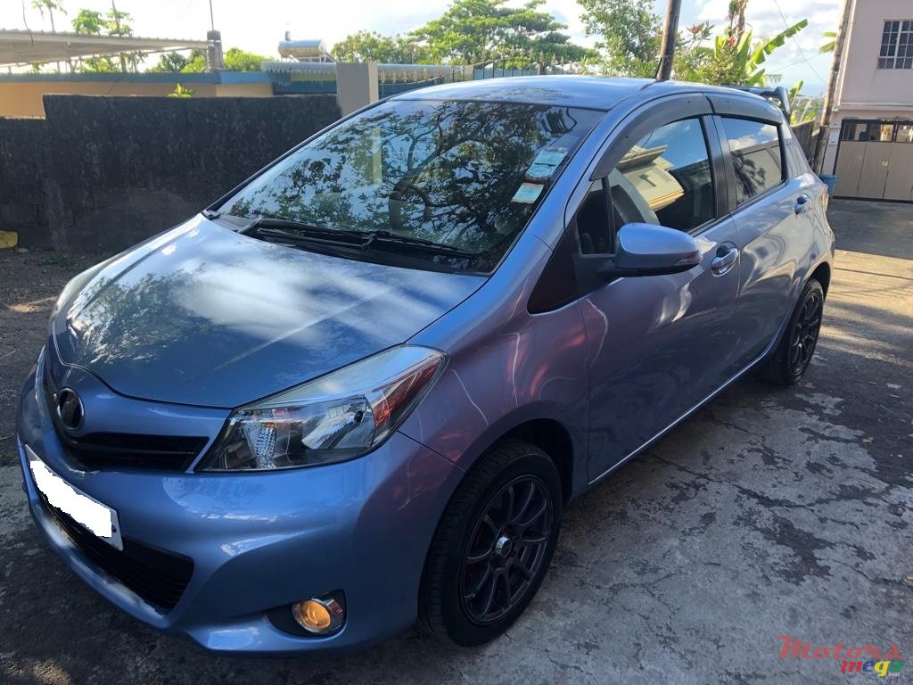 2013' Toyota Vitz photo #7