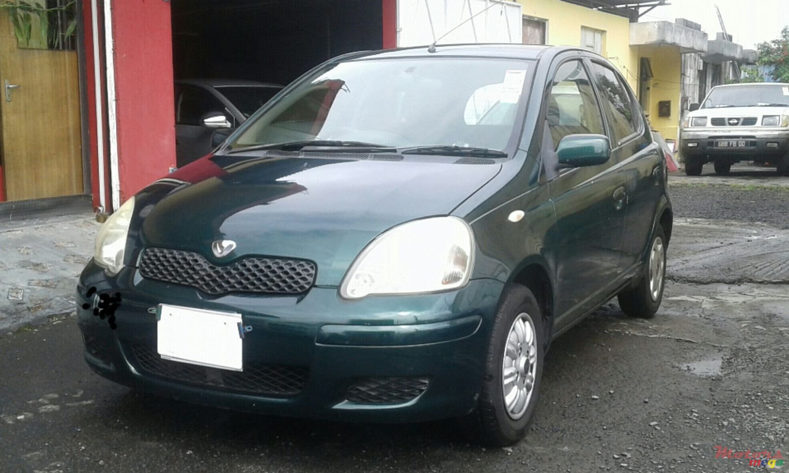 2002' Toyota Vitz photo #1