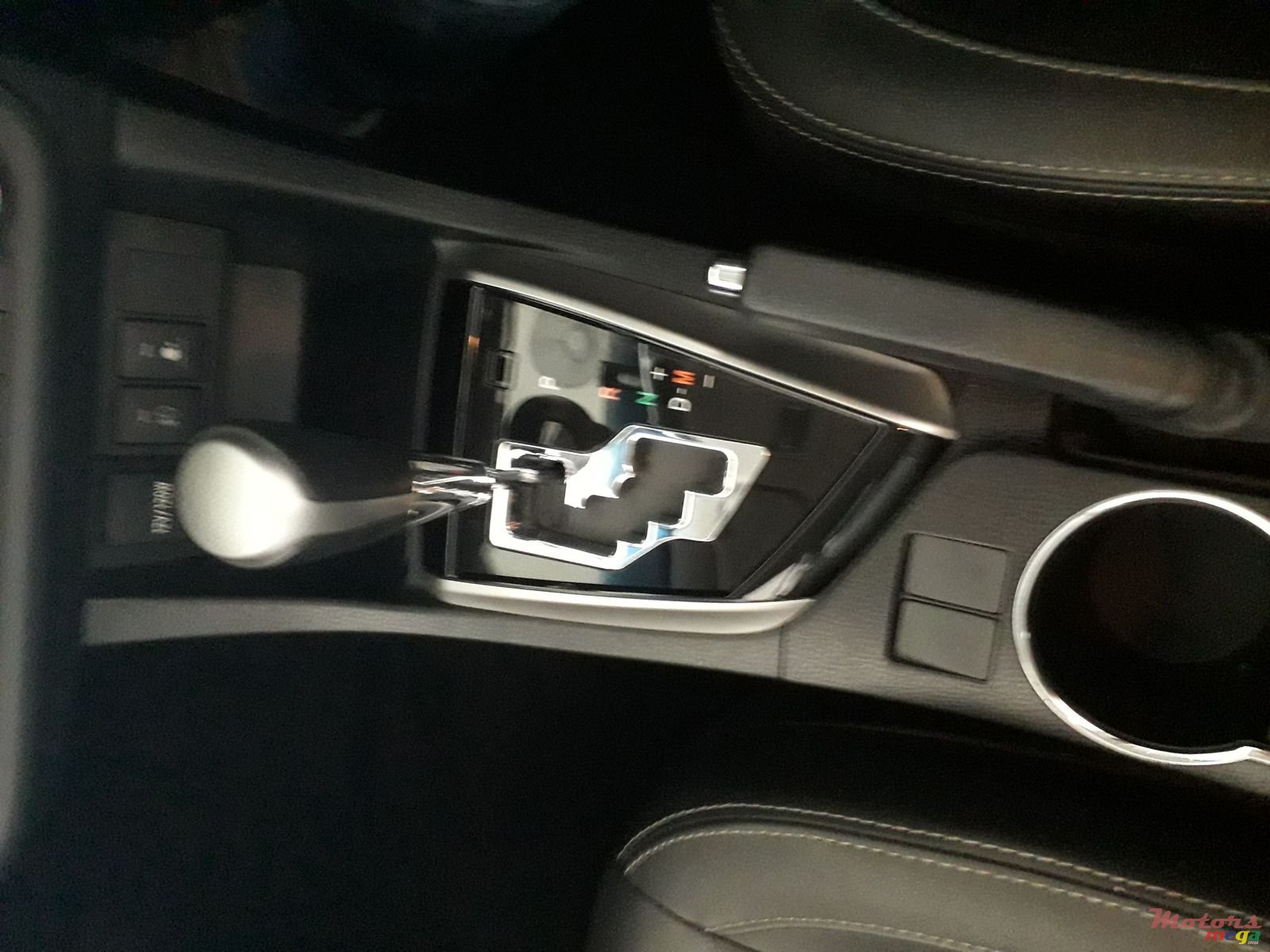 2015' Toyota Corolla Altis photo #3