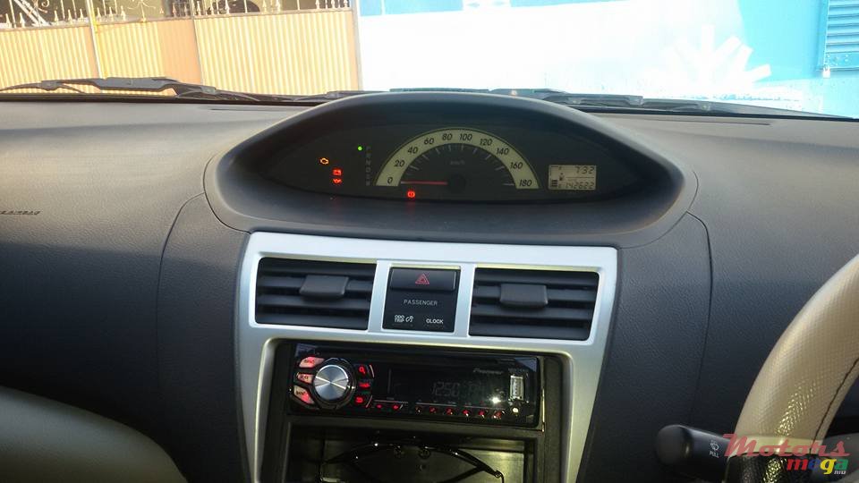 2007' Toyota Yaris (BELTA) photo #2