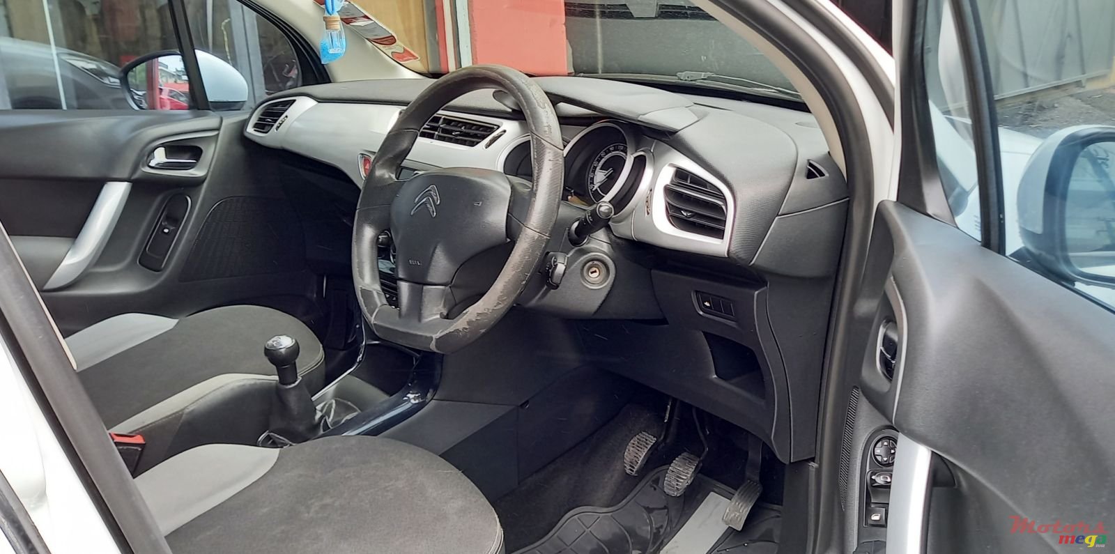 2012' Citroen C3 photo #5