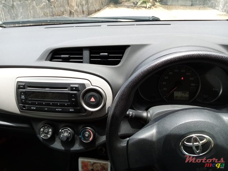 2014' Toyota Vitz photo #2