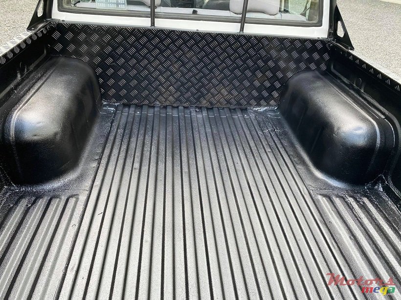 2003' Nissan Hardbody 4X4 photo #7