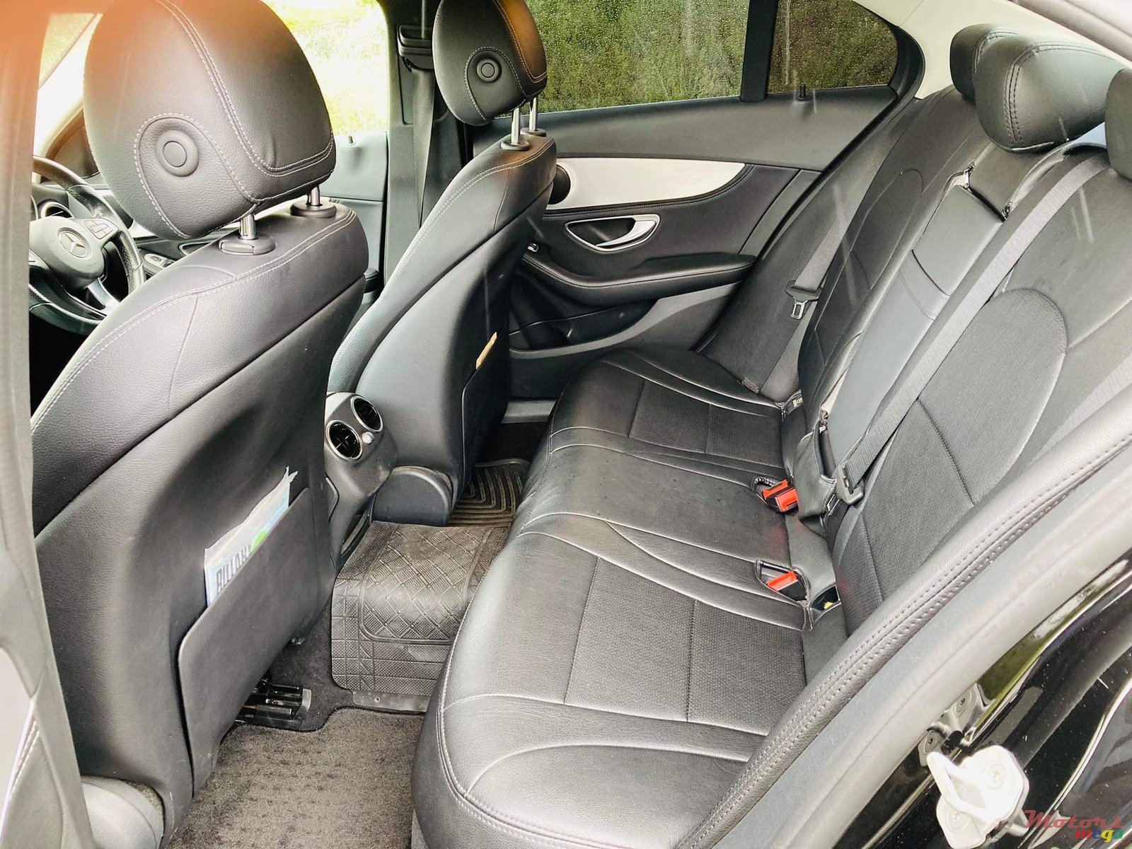 2015' Mercedes-Benz C-Class C180 avant garde photo #7