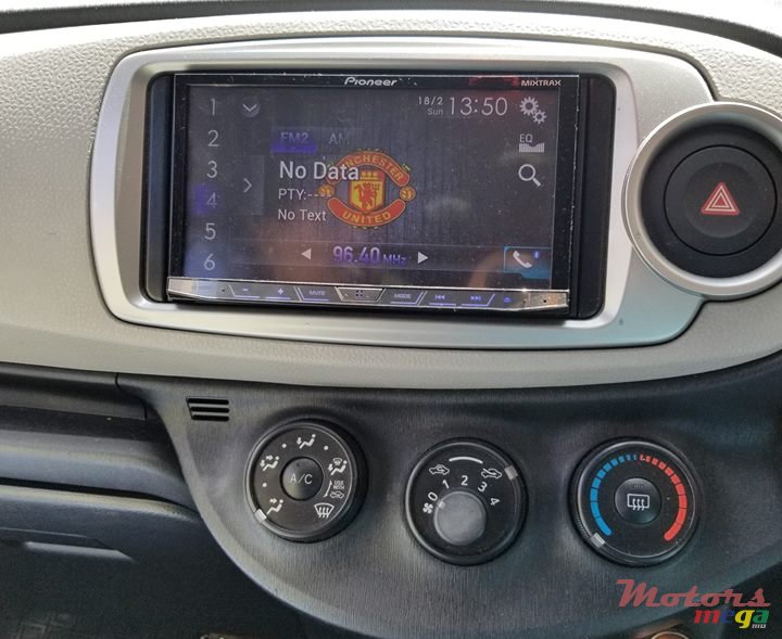 2011' Toyota Vitz photo #5