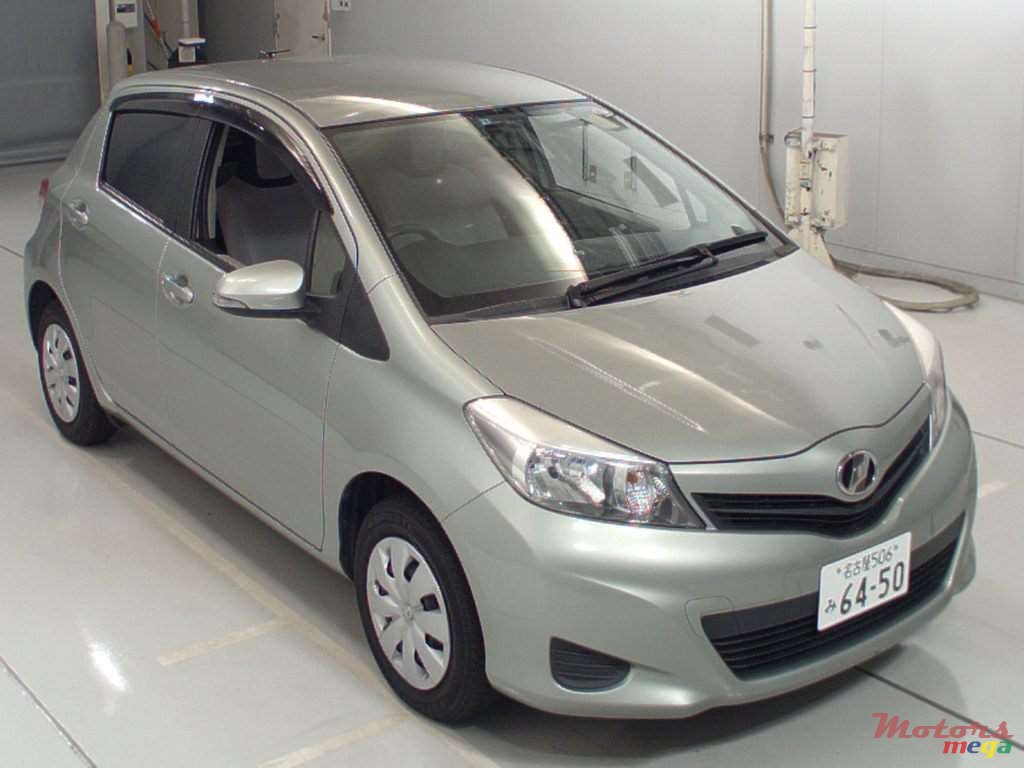 2014' Toyota Vitz F photo #1