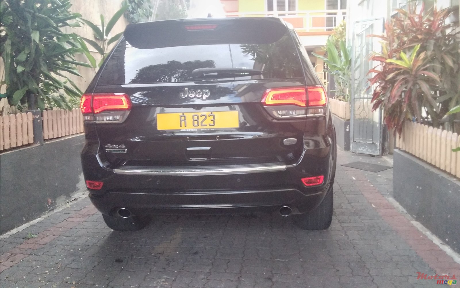 2014' Jeep Grand Cherokee Overland photo #7