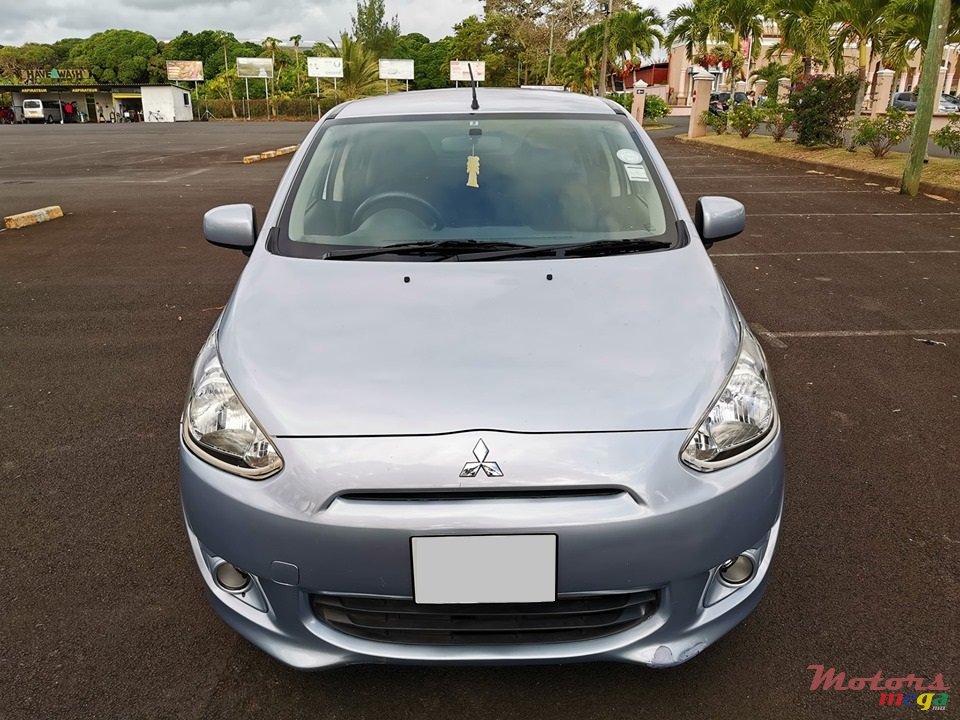2013' Mitsubishi Mirage photo #2