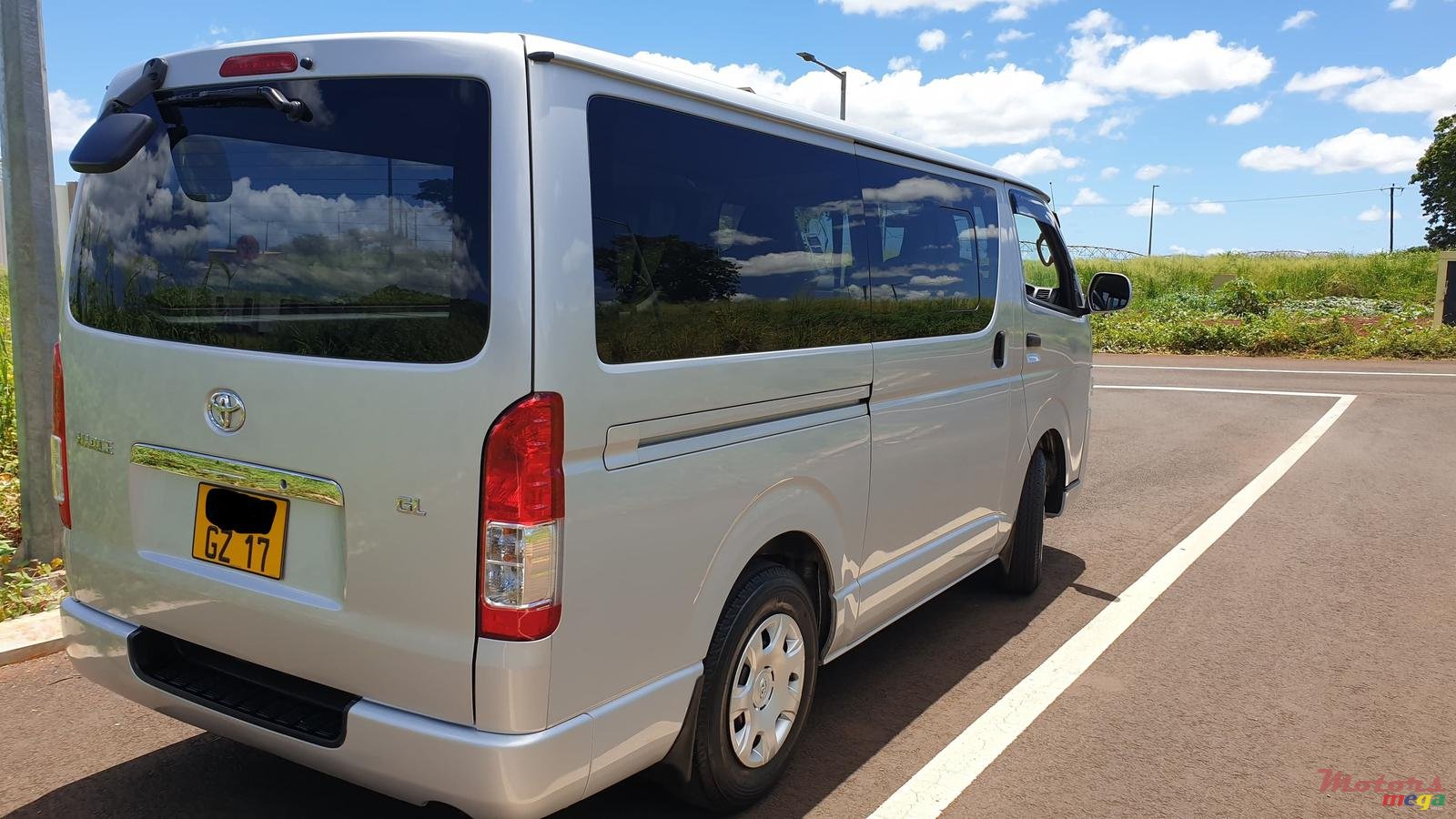 2017' Toyota HiAce photo #1