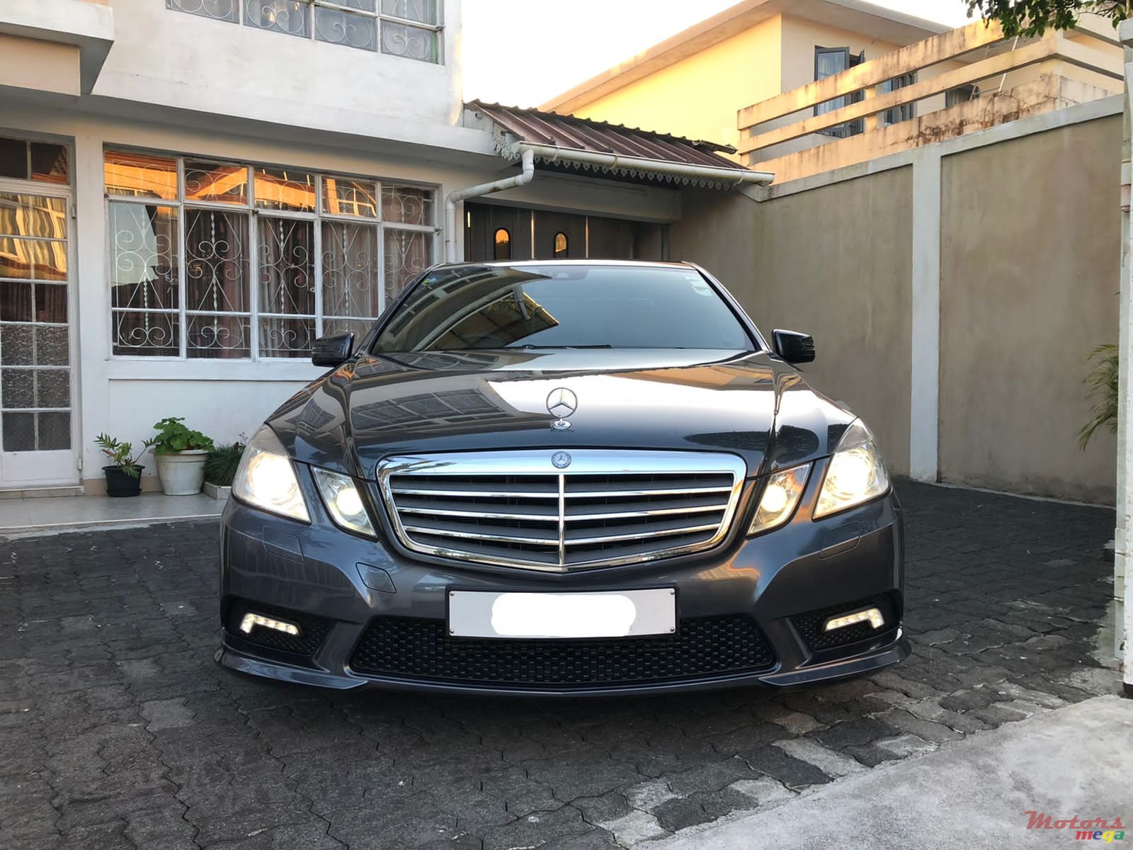 2011' Mercedes-Benz E250 AMG PACK photo #3