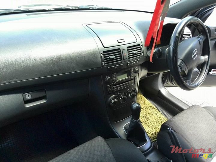 2008' Toyota Avensis photo #6