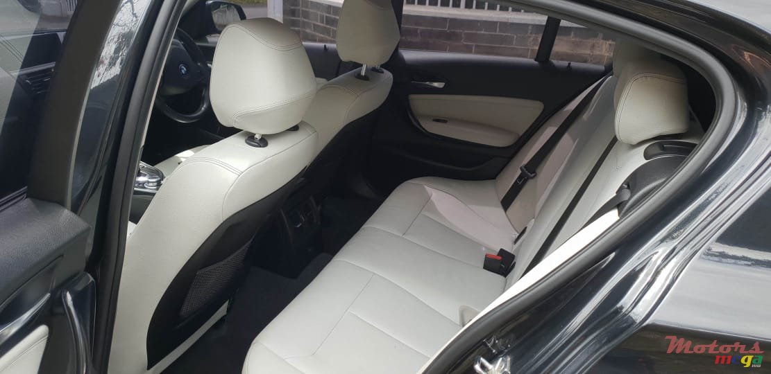 2012' BMW 118 photo #3