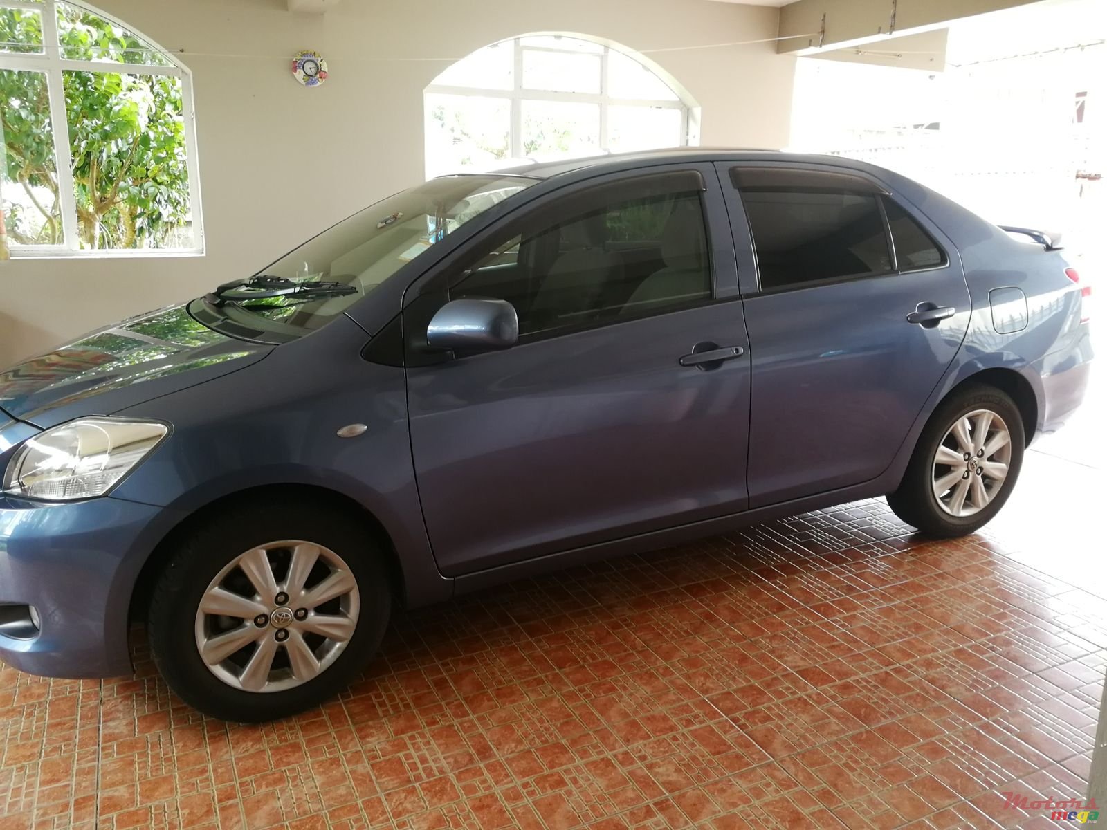 2012' Toyota Yaris photo #5