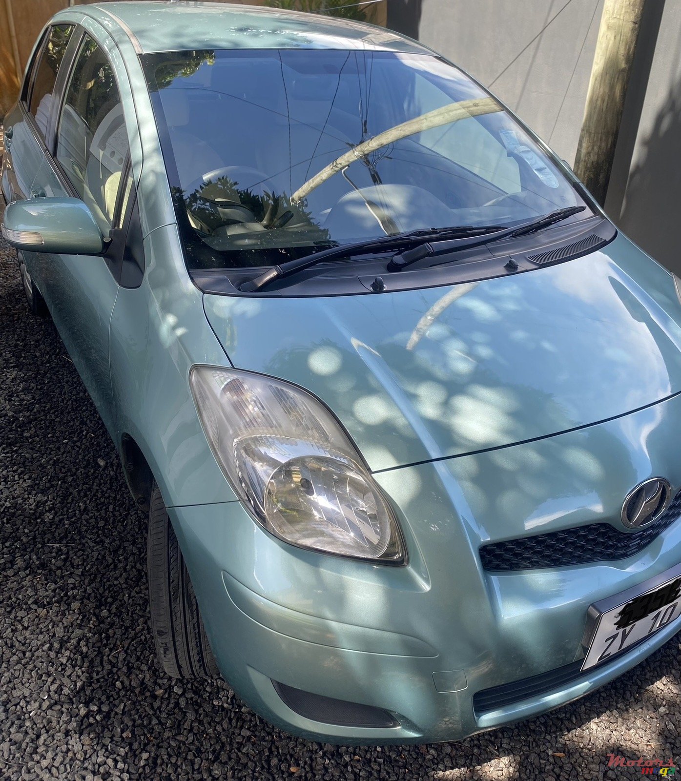 2010' Toyota Vitz photo #1