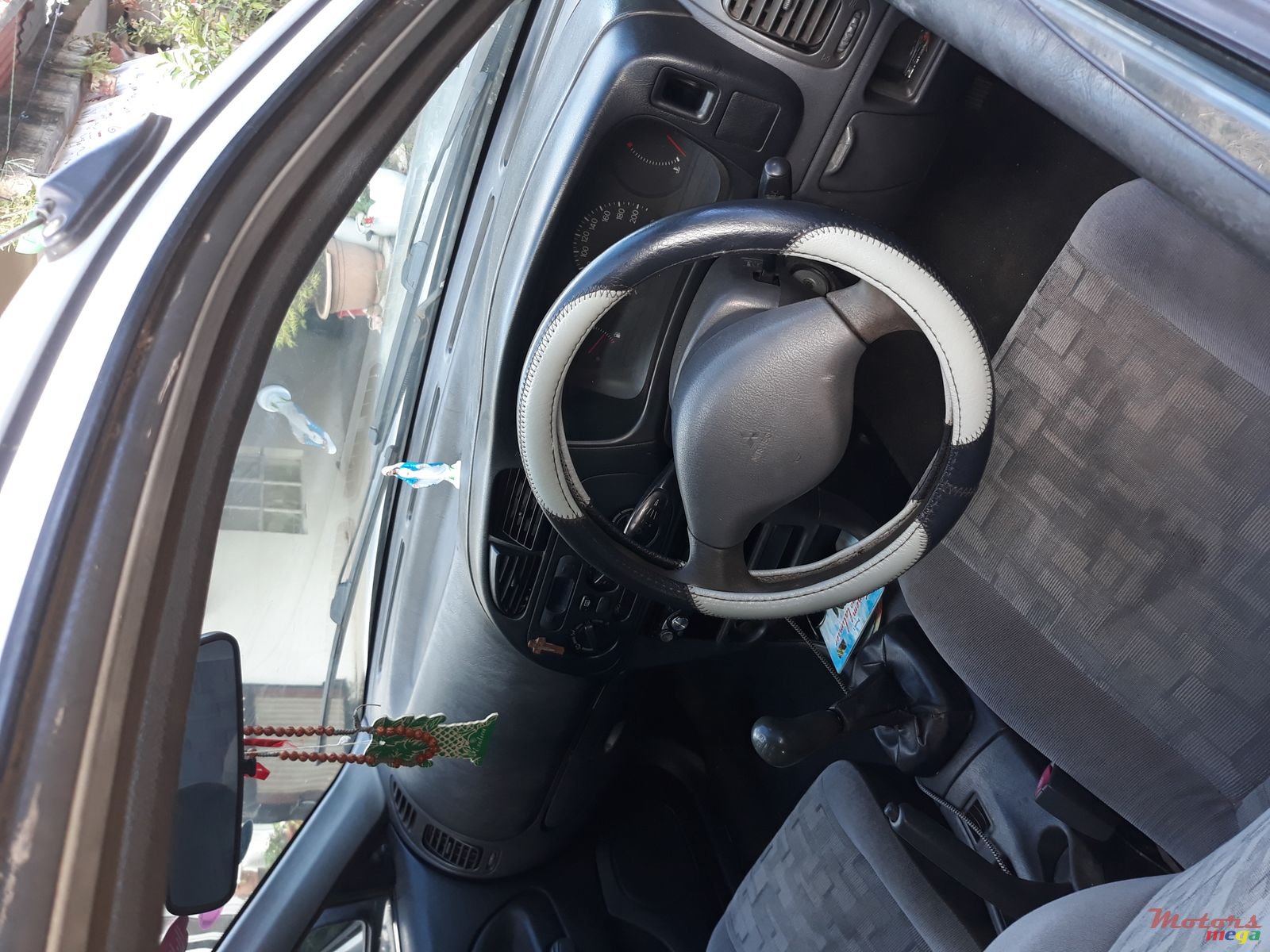 1998' Mitsubishi Lancer photo #2